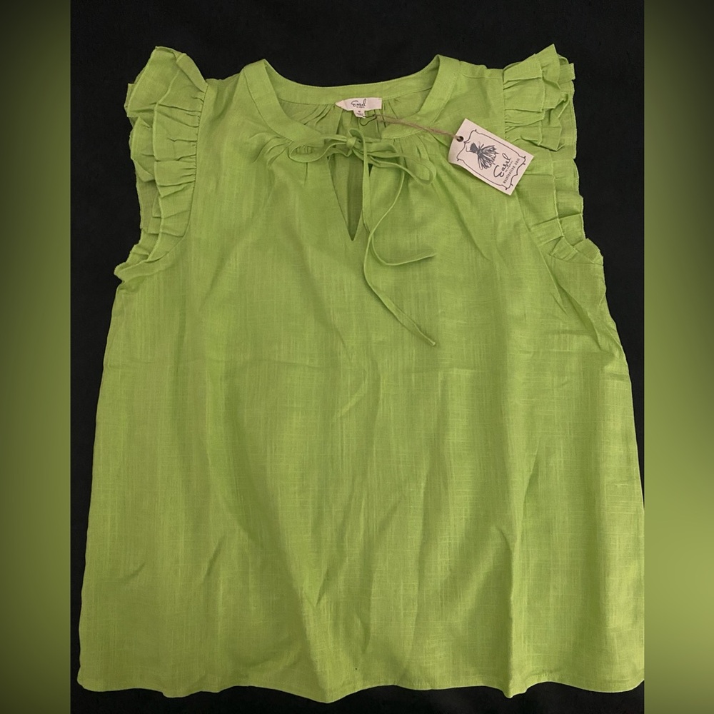Womens Easel Light Green Top NWT Size Med